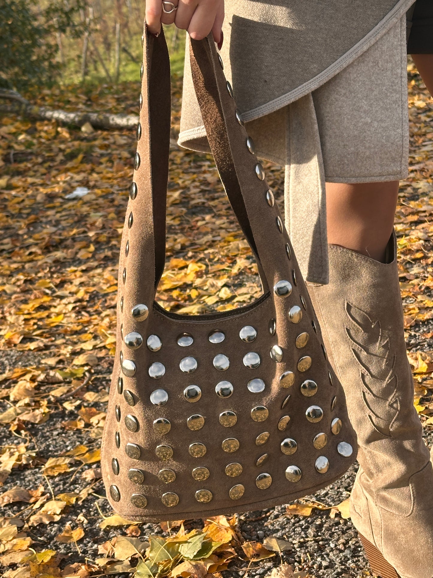 ELODIE Taupe - Sac clouté en suédine