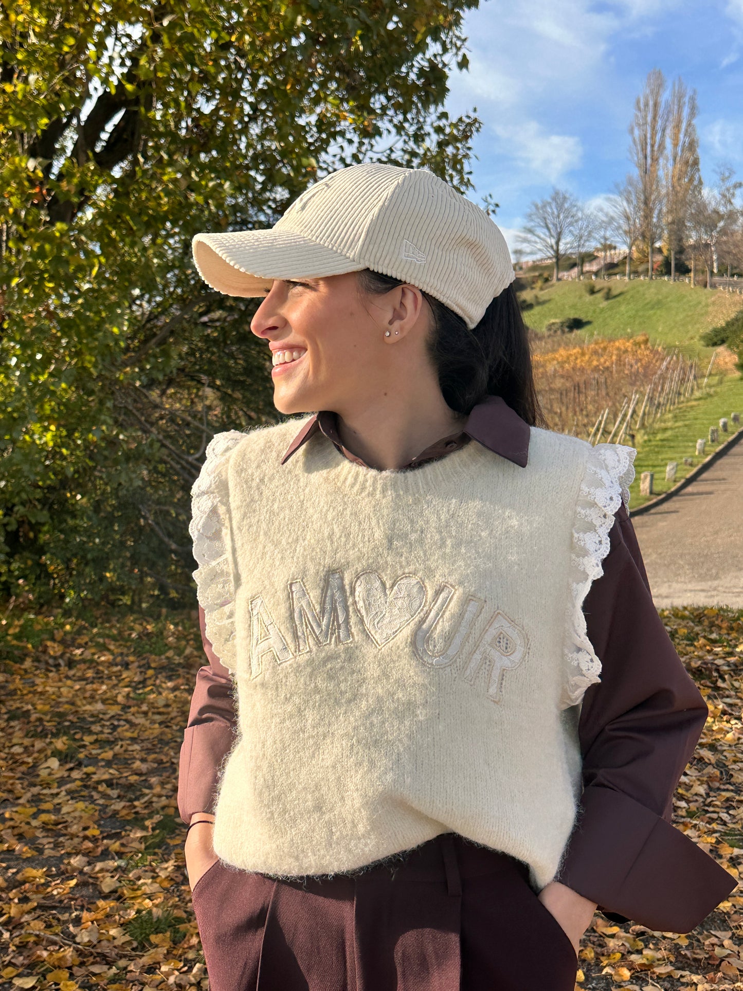 ROMEO Crème - Le pull sans manches AMOUR -30%