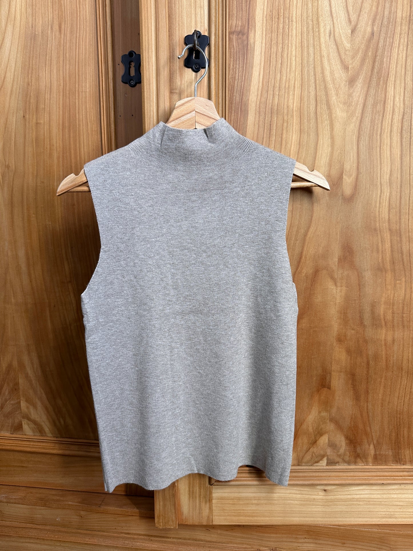 SIENA Taupe - Top sans manches col montant